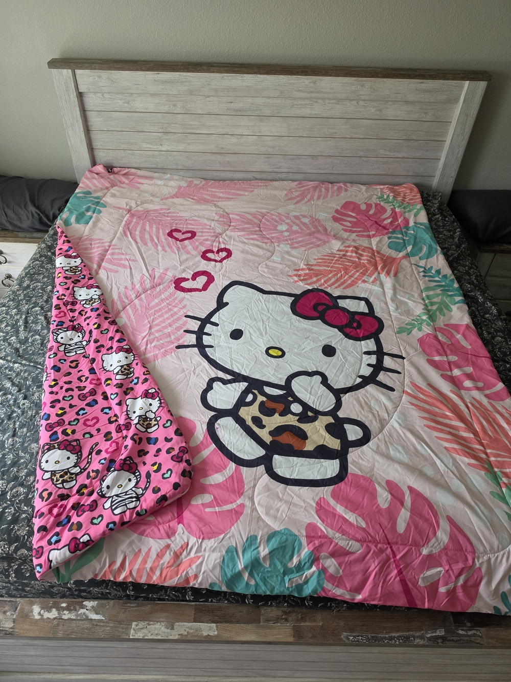 Hello Kitty Tropical / Leopard Reversable Twin Full  72x86 Comforter